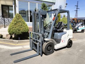 Nissan FG25 8802